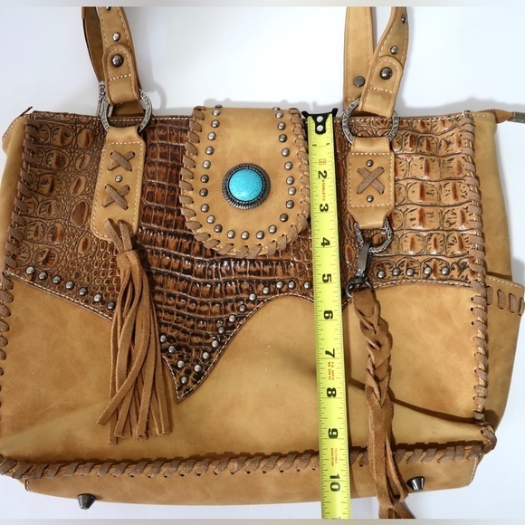 Trinity Ranch Turquoise Concho‎ Purse - Picture 4 of 7